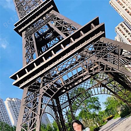 大型埃菲尔铁塔 天贝龙工厂定制 3米-30米商业街公园景观摆件出售